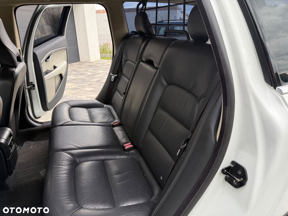 Volvo XC 70 D5 AWD Momentum - 13