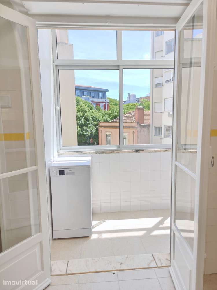 APARTAMENTO T2 A ESTREAR NO ALTO DE SANTO AMARO - Grande imagem: 5/16