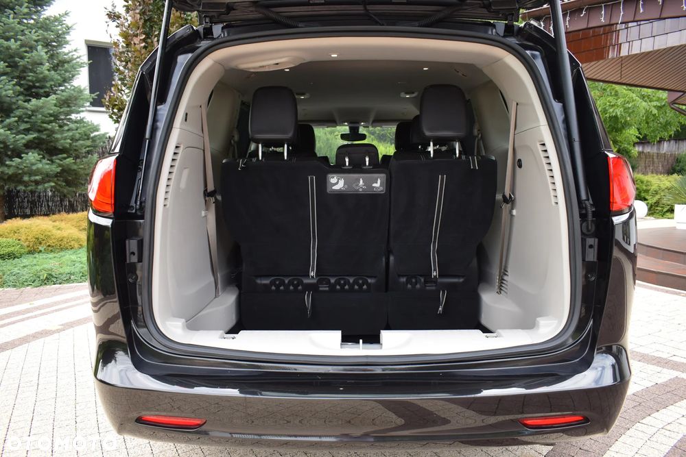 Chrysler Pacifica - 12