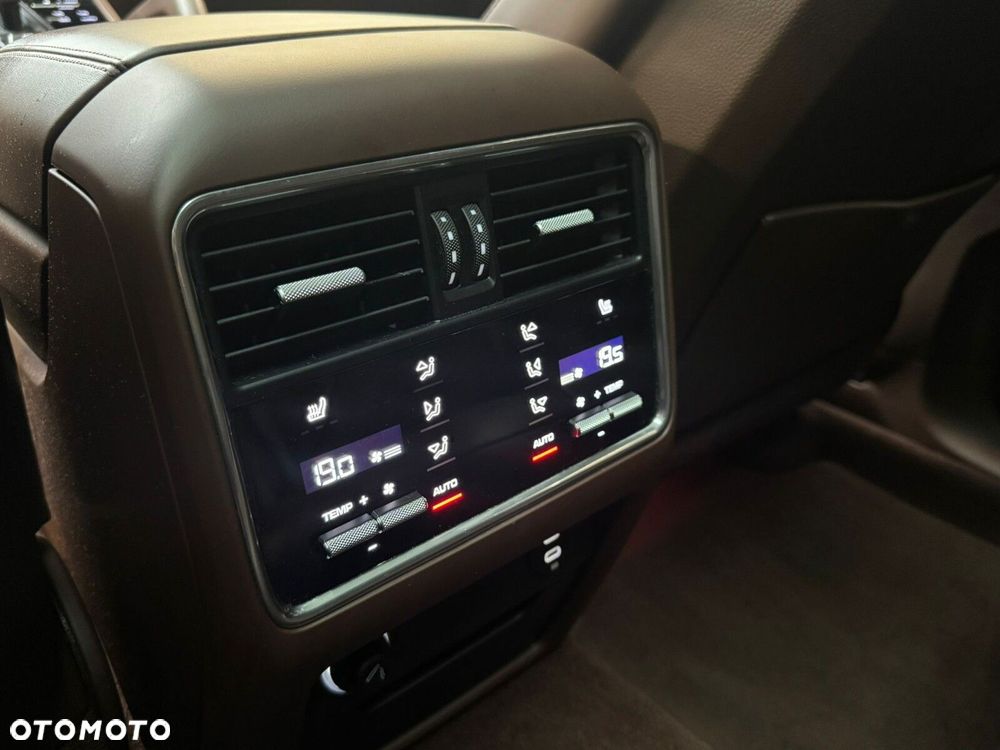 Porsche Cayenne - 37