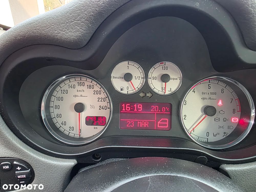 Alfa Romeo 147 1.6 Twin Spark Distinctive - 11