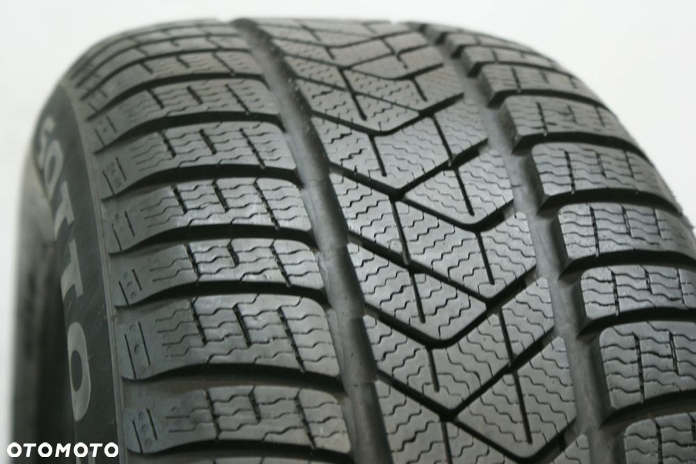 235/55R18 PIRELLI WINTER SOTTOZERO 3 , 7mm  B2780 - 2