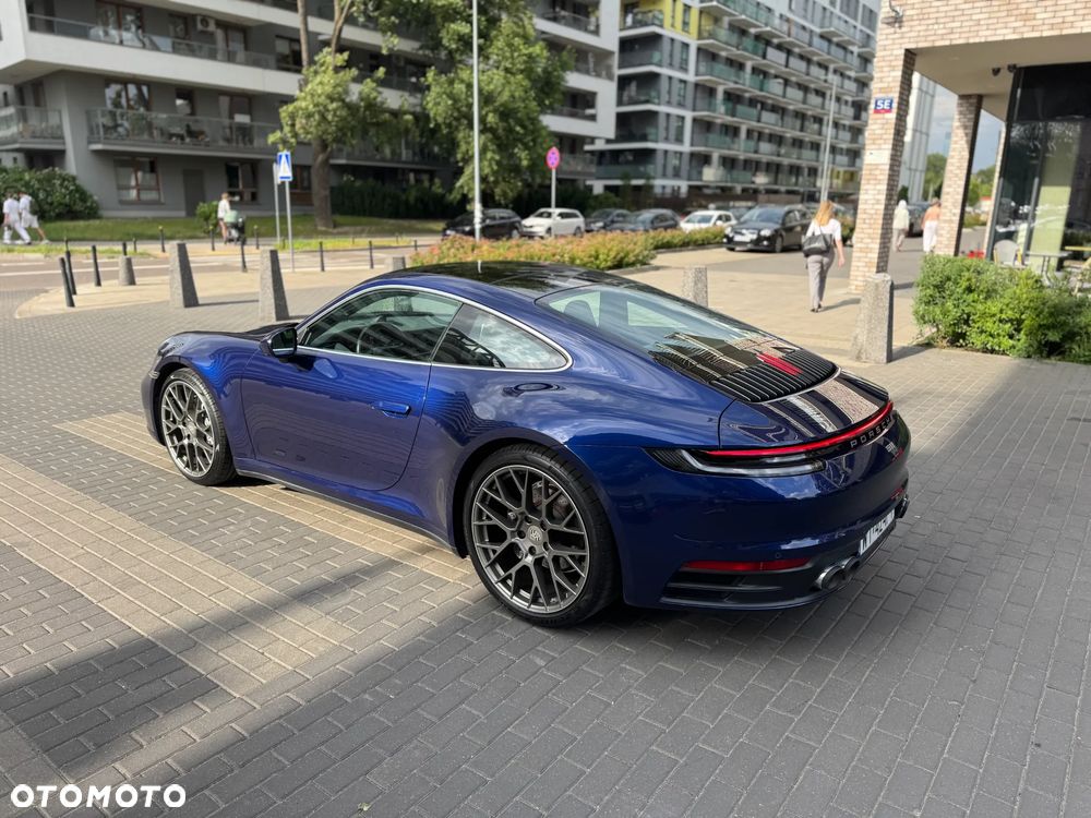 Porsche 911 Carrera 4 - 6