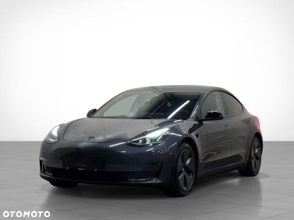 Tesla Model 3 - 1