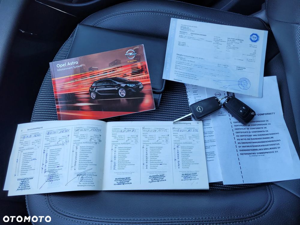 Opel Astra 1.6 Turbo - 28