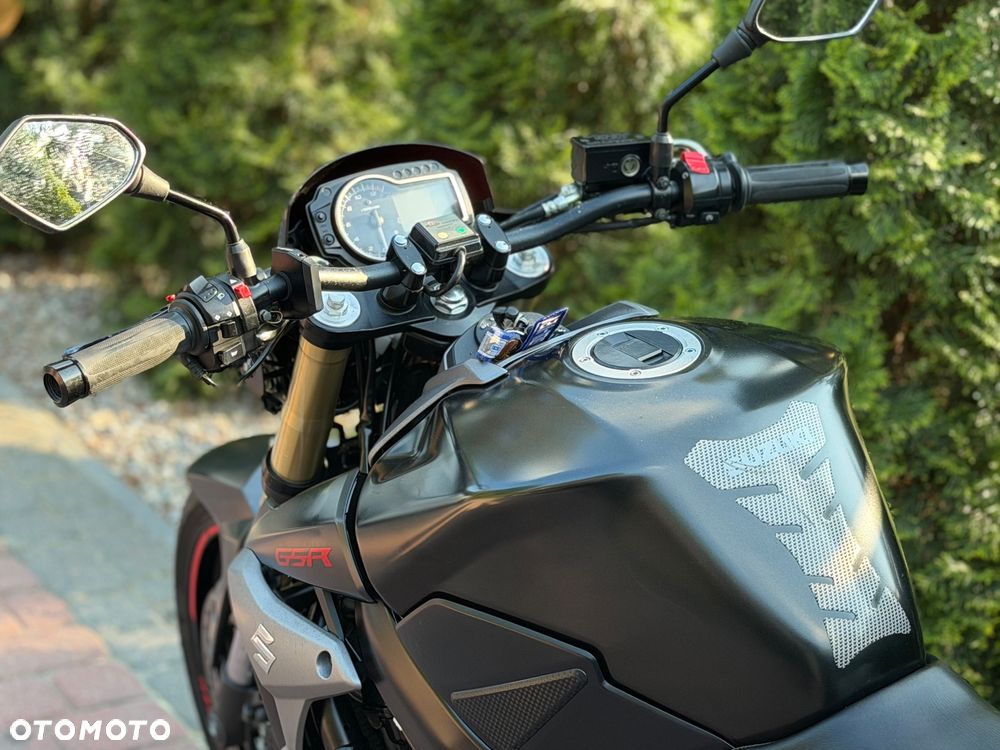 Suzuki GSR - 15