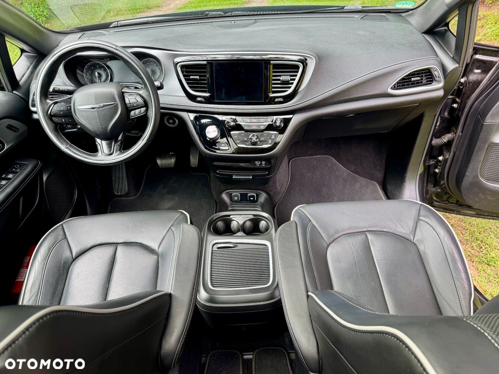 Chrysler Pacifica - 27