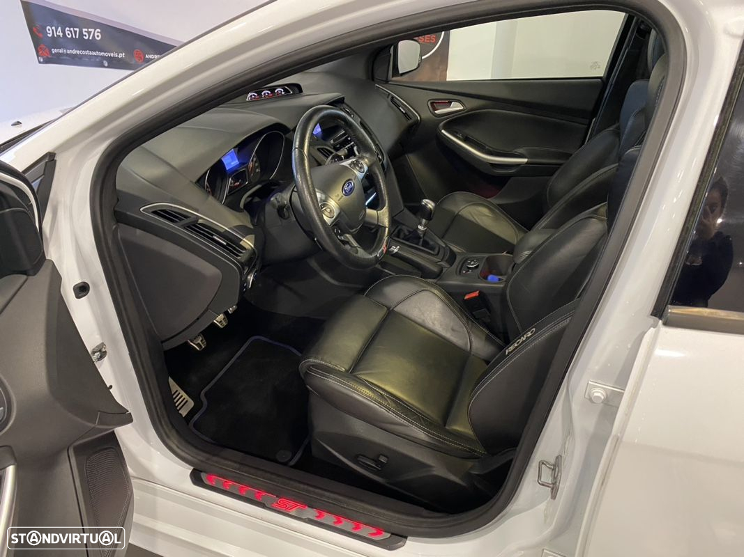 Ford Focus 2.0i ST-2 - 3