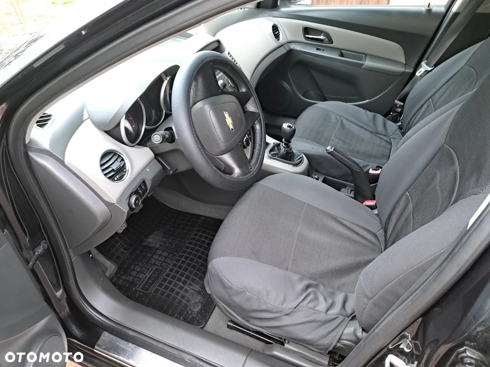 Chevrolet Cruze 1.6 Base - 14