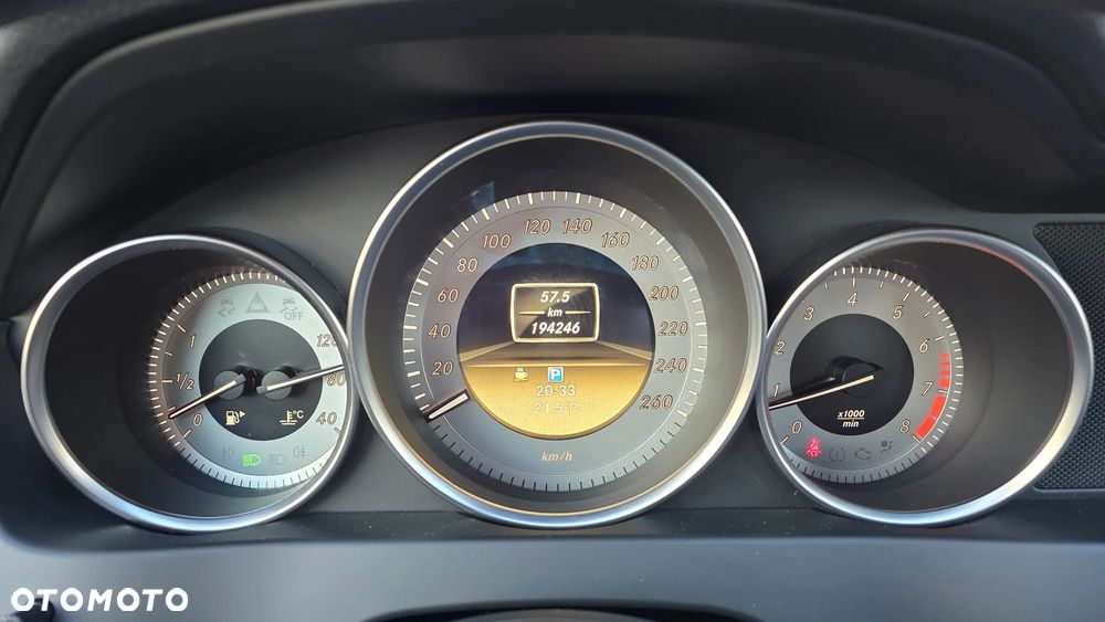 Mercedes-Benz Klasa C 180 BlueEFFICIENCY Avantgarde - 21