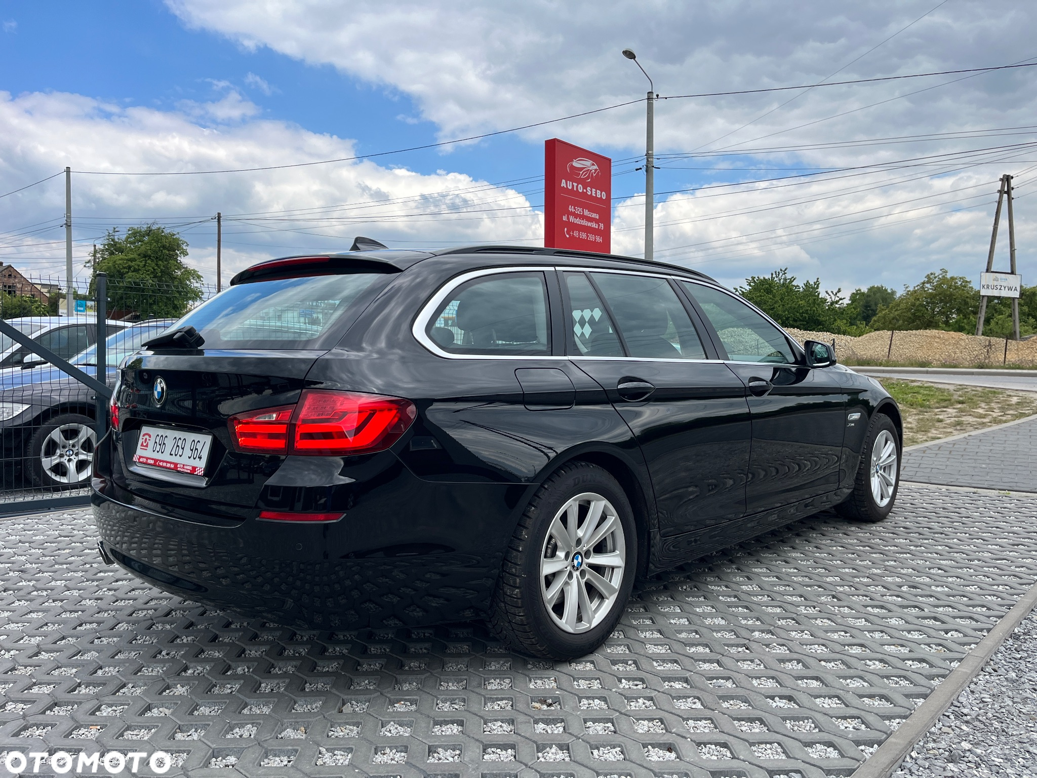 BMW Seria 5 525d xDrive Touring - 11