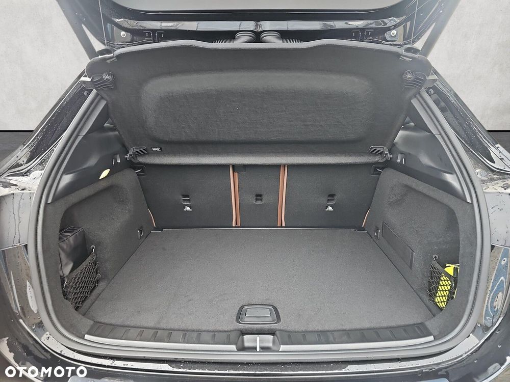 Mercedes-Benz GLA - 16