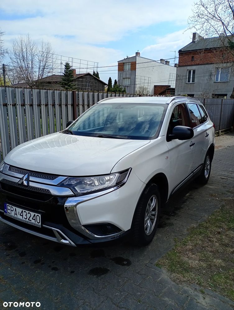 Mitsubishi Outlander - 2