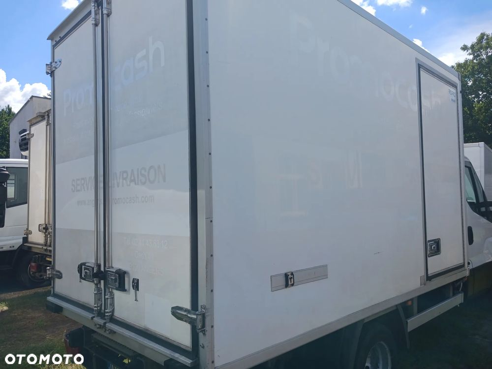 Mitsubishi Canter Fuso 9C18 2018r 299 tyś km Chłodnia Mroźnia Agregat CARRIER Supra 550 - 8