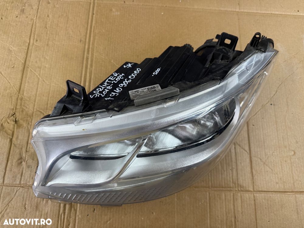Far stanga MERCEDES SPRINTER W907 an 2018-2025 cod A9109060000 - 2
