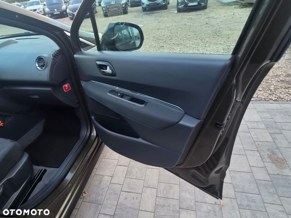 Peugeot 3008 1.6 Premium - 29