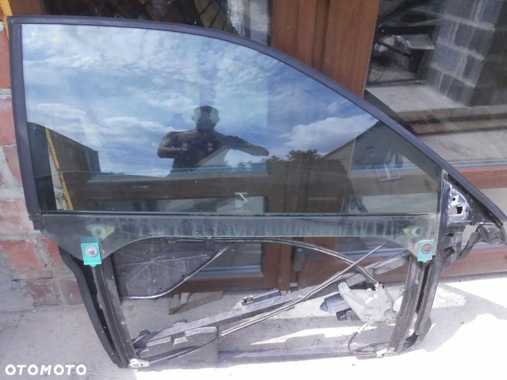 AUDI A3 8L 3D RAMKA DRZWI MECHANIZM PODNOŚNIK SZYBY SZYBA 2002R SILNICZEK PRAWY PRZÓD 8L3837754A - 1