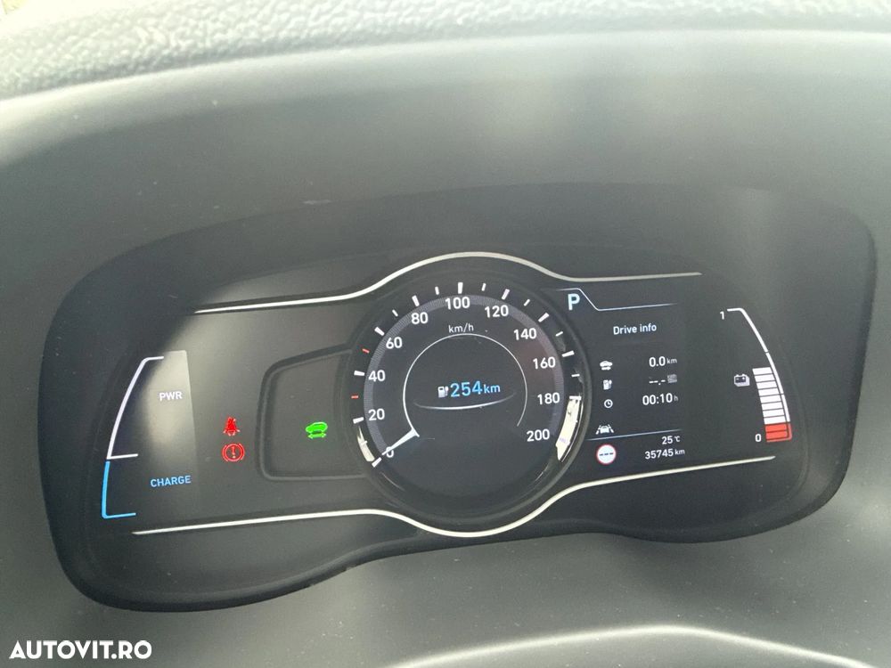 Hyundai KONA - 11