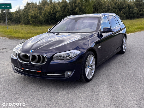 BMW Seria 5 530d xDrive Touring Luxury Line