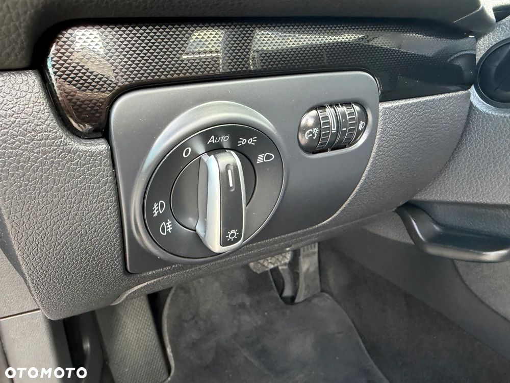 Volkswagen Golf 2.0 TDI DPF DSG Highline - 30