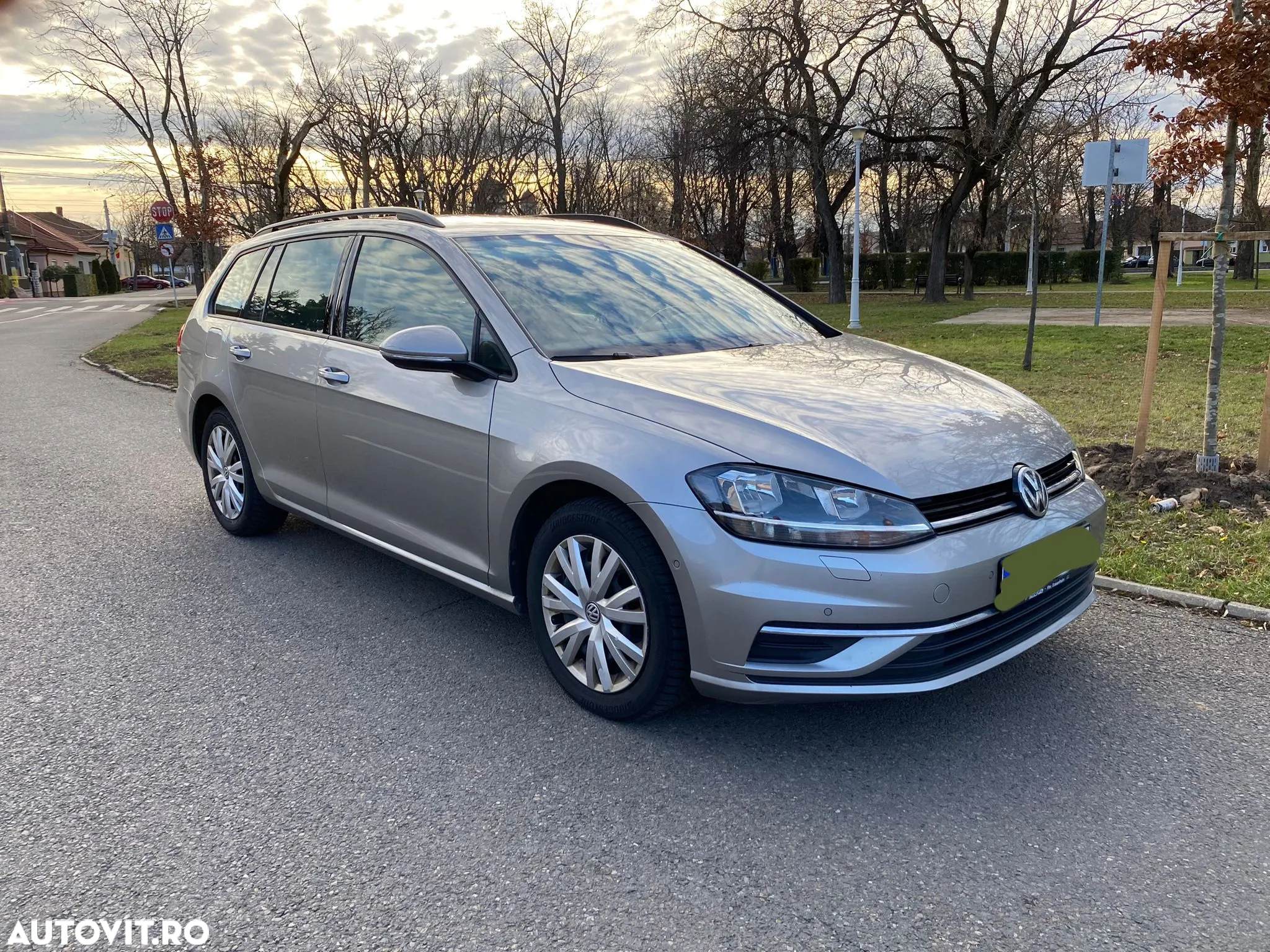Volkswagen Golf 2.0 BlueTDI Comfortline - 4