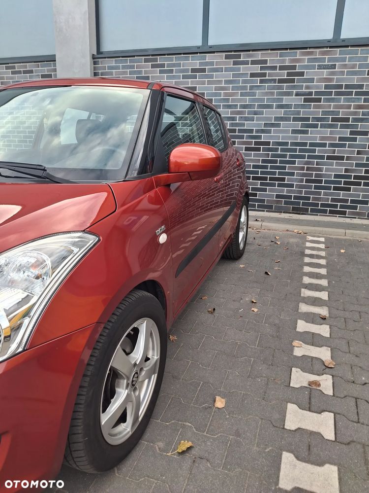 Suzuki Swift 2012 photo 4