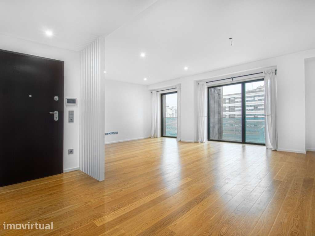 Apartamento T3, com garagem nas Avenidas Novas - Grande imagem: 2/28
