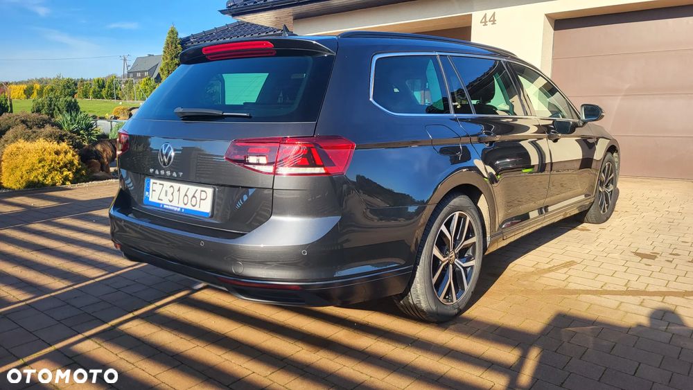 Volkswagen Passat - 4
