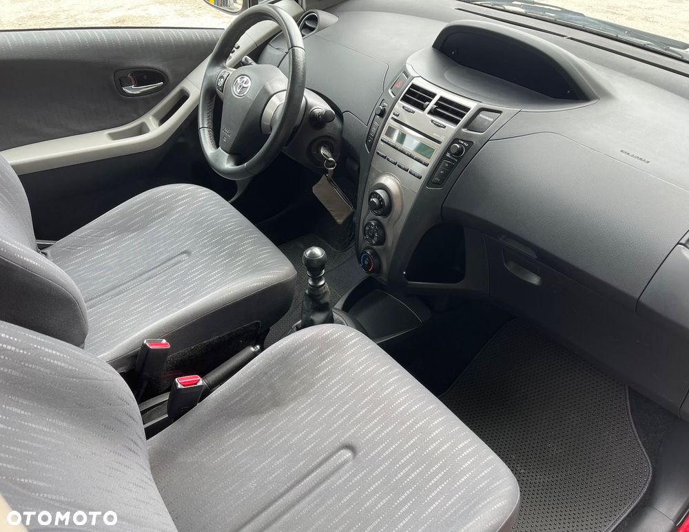 Toyota Yaris 1.33 VVT-i Life - 10