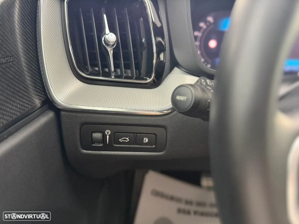 Volvo XC 60 2.0 T6 PHEV R-Design Expression AWD - 22