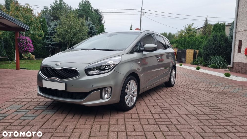 Kia Carens - 31