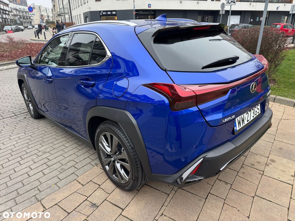 Lexus UX 300h F Sport Design - 4