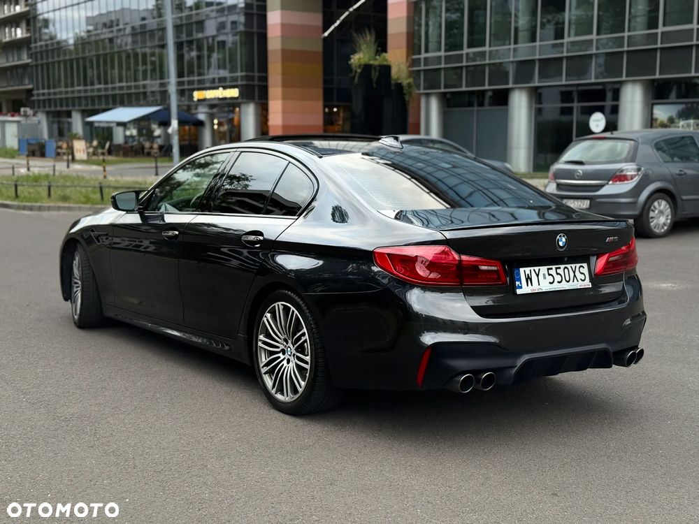 BMW Seria 5 M550i xDrive sport - 13