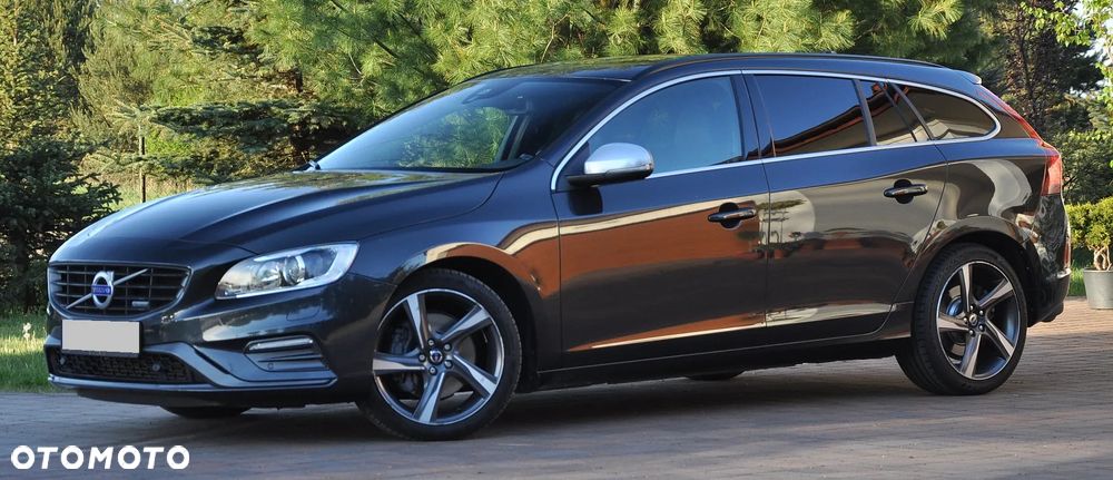 Volvo V60 D5 R-Design - 3