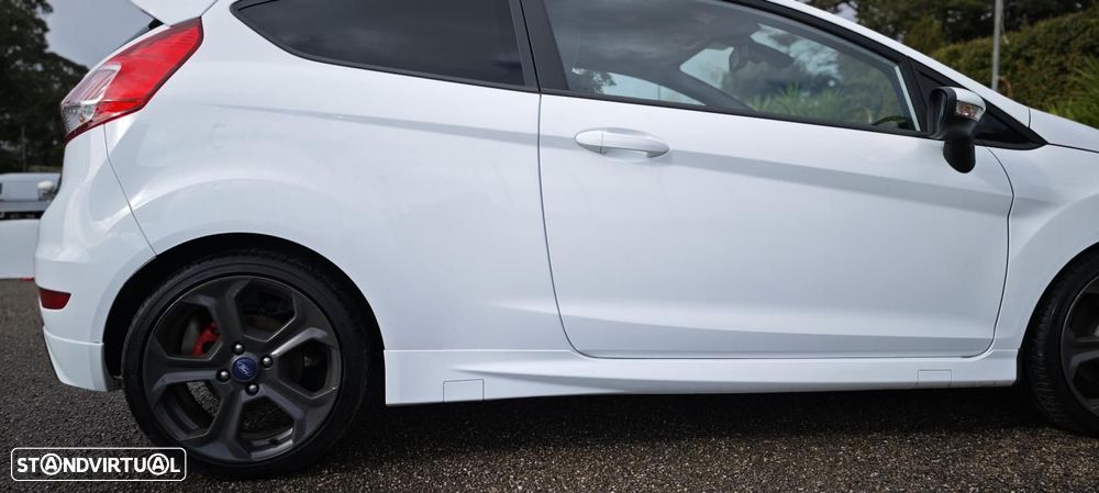 Ford Fiesta 1.6 T ST - 12