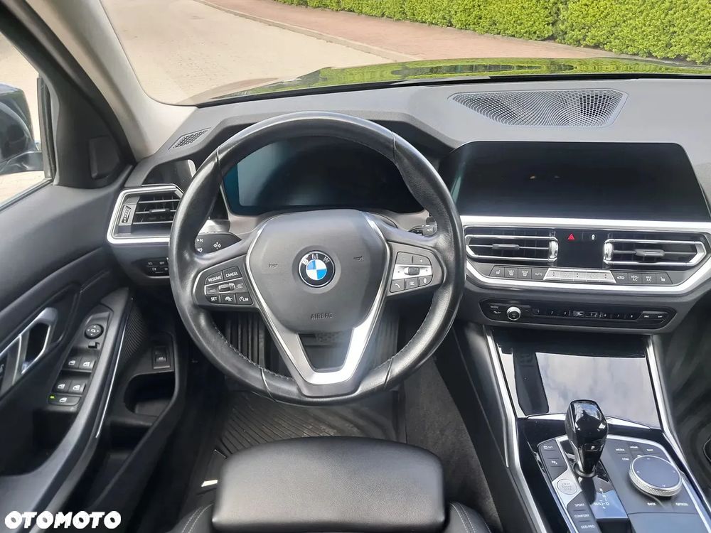BMW Seria 3 320d Sport Line Shadow - 12