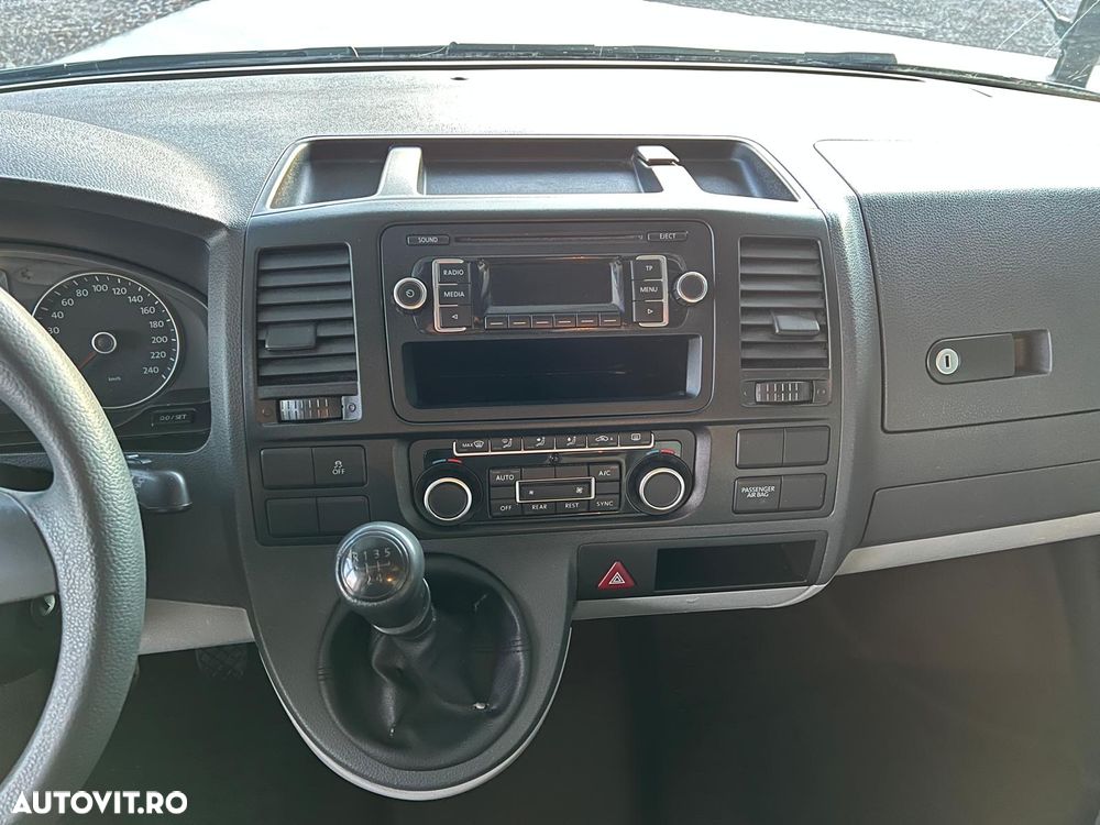 Volkswagen Caravelle - 5