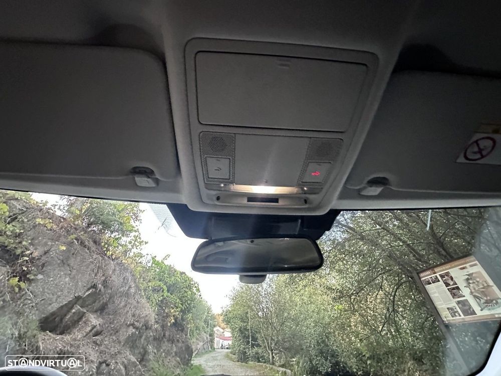 Land Rover Discovery Sport 2.0 TD4 HSE - 42