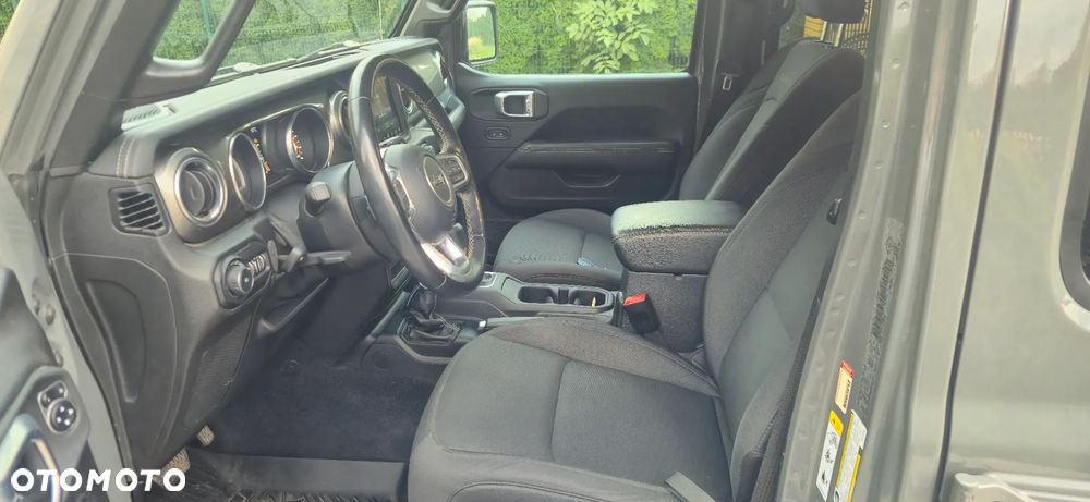 Jeep Wrangler - 12