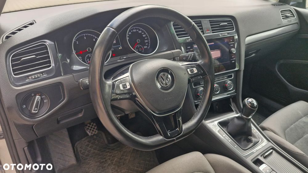 Volkswagen Golf 1.6 TDI BMT Comfortline - 11