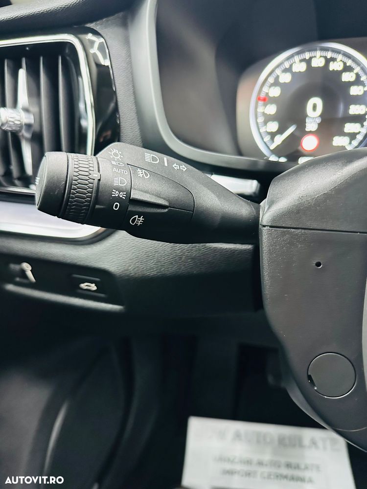 Volvo V60 D4 Momentum Pro - 28