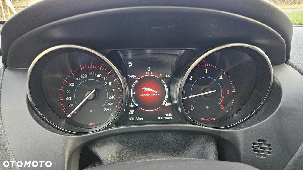 Jaguar F-Pace 2.0 i4D RWD Pure - 32