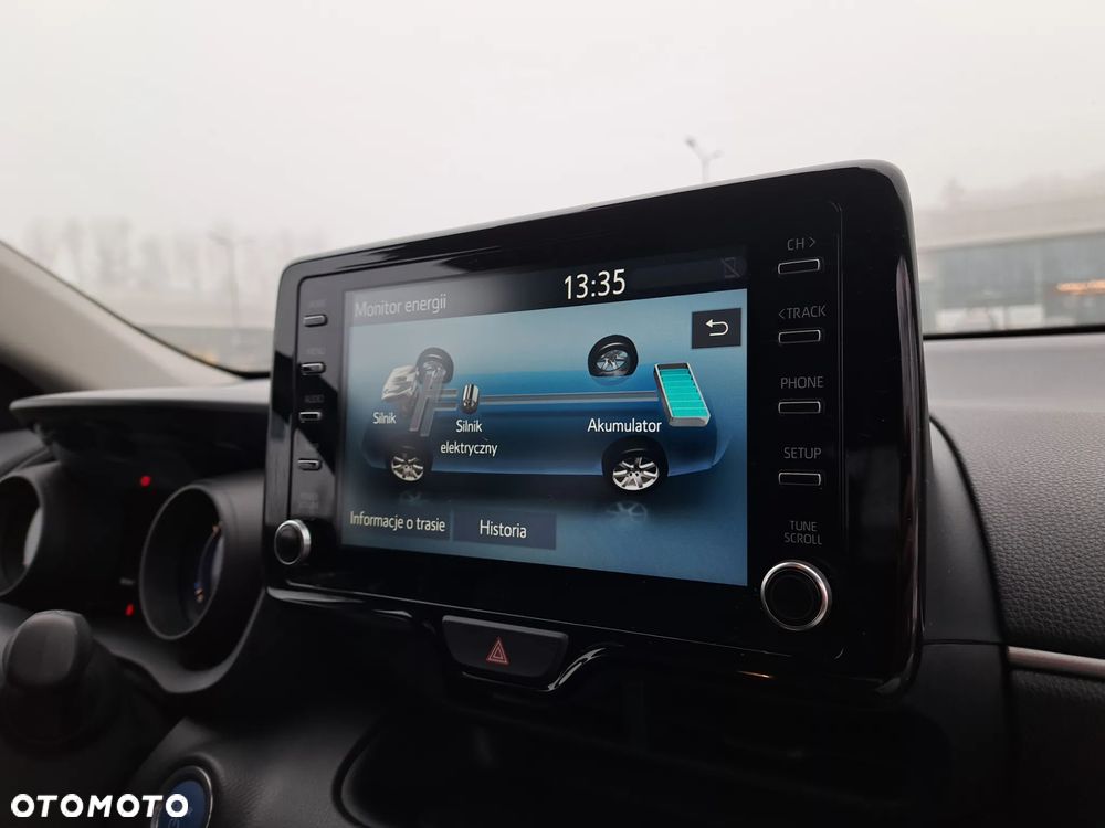 Toyota Yaris Hybrid 1.5 Executive - 11