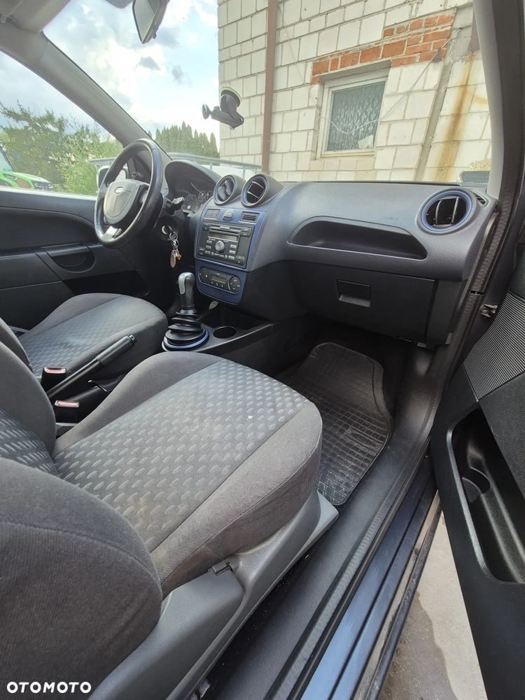 Ford Fiesta 1.4 TDCi Ambiente - 8