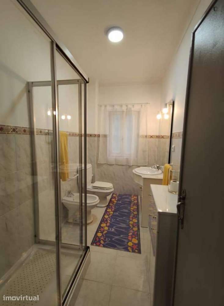 Quarto - localizado em Covilha - Grande imagem: 2/7