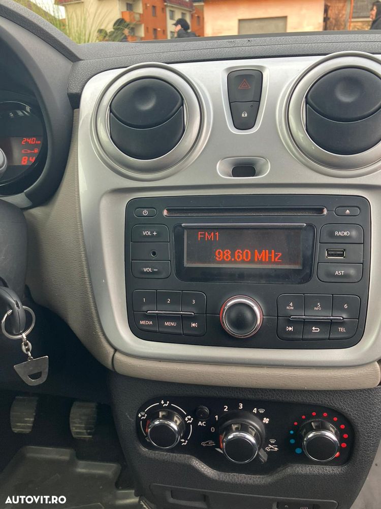 Dacia Lodgy SCe 100 Celebration - 8