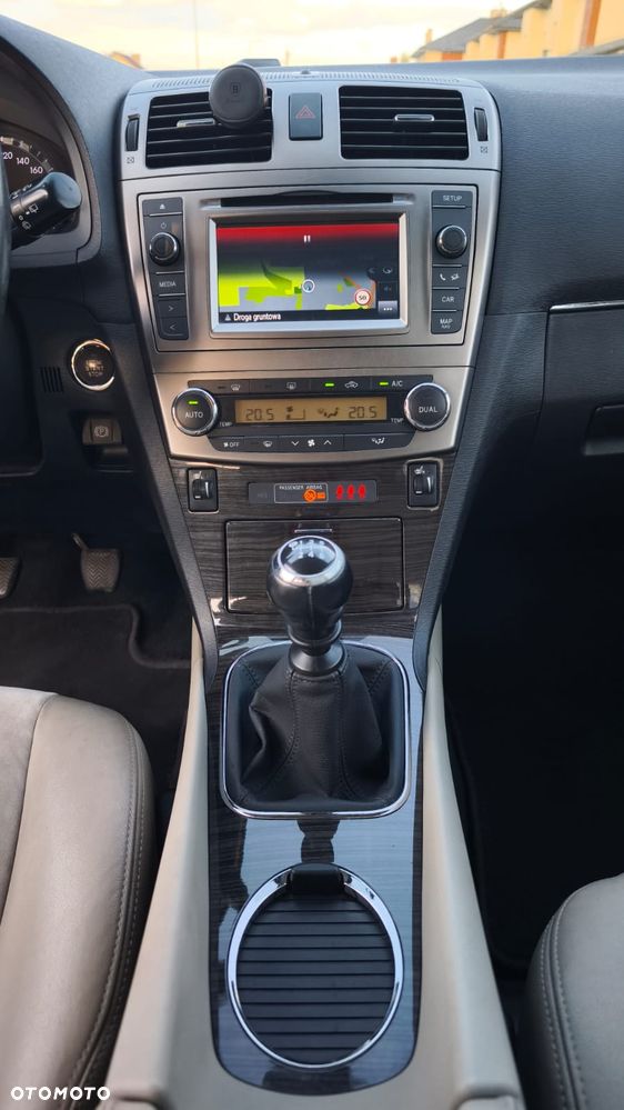 Toyota Avensis 1.8 Style - 9