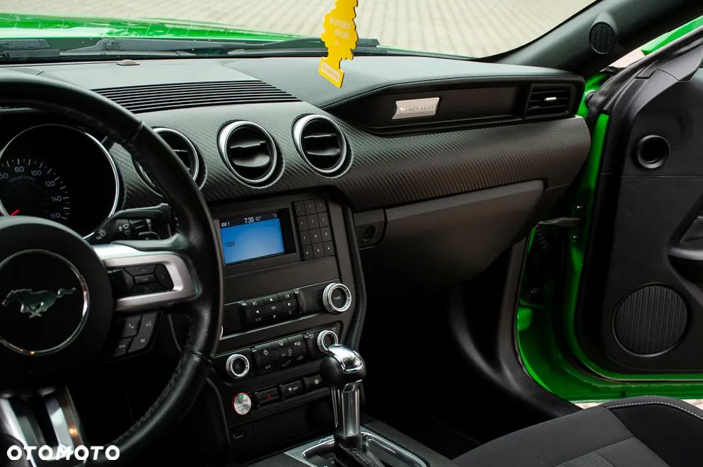 Ford Mustang - 30