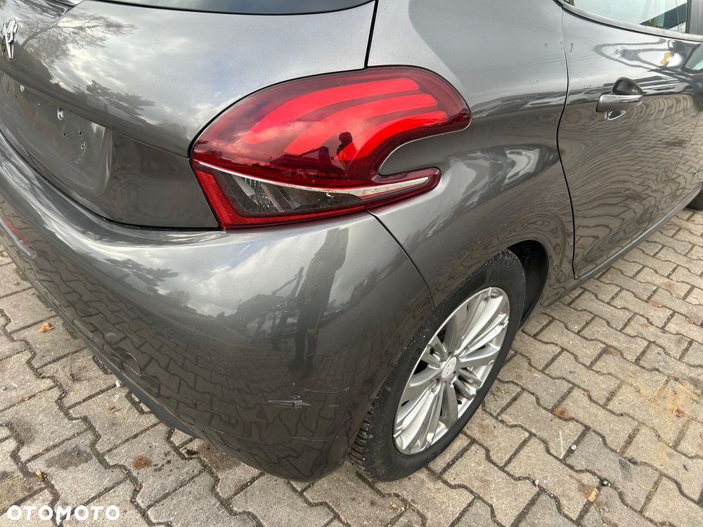 Peugeot 208 - 18
