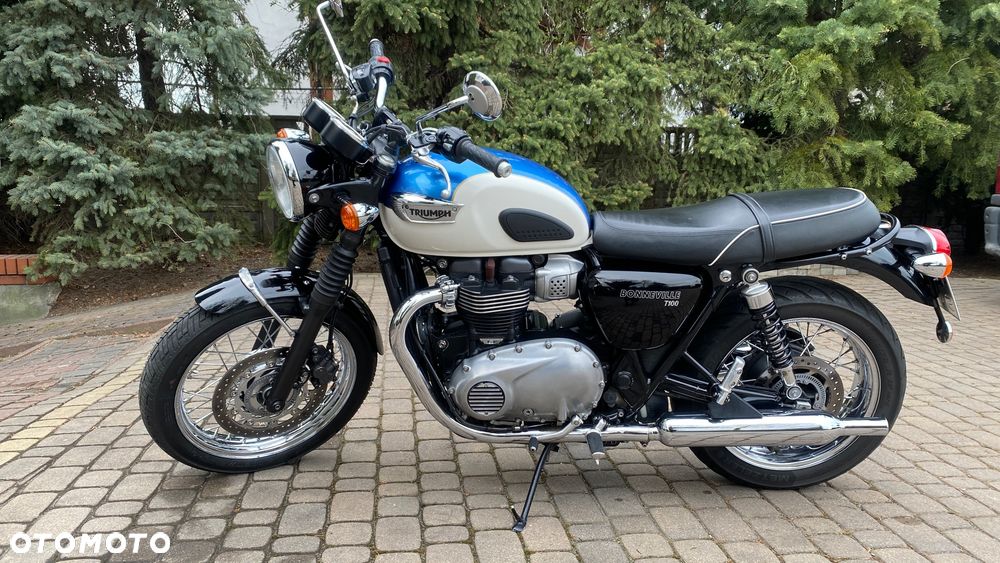 Triumph Bonneville - 11
